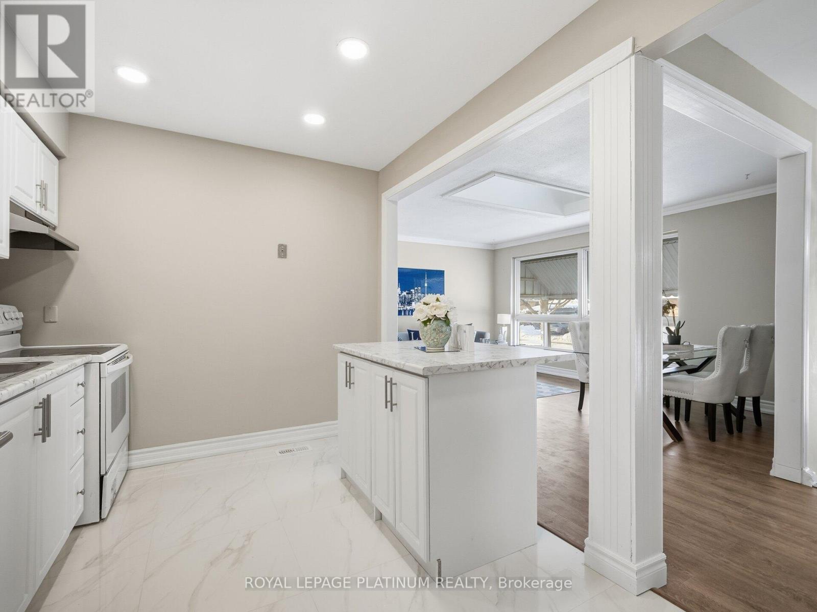 33 Campbell Drive, Brampton, Ontario  L6X 2H8 - Photo 7 - W12742516