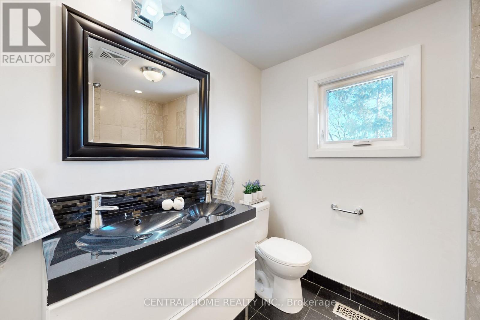 30 Moffat Crescent E, Aurora, Ontario  L4G 4Z8 - Photo 27 - N12659972