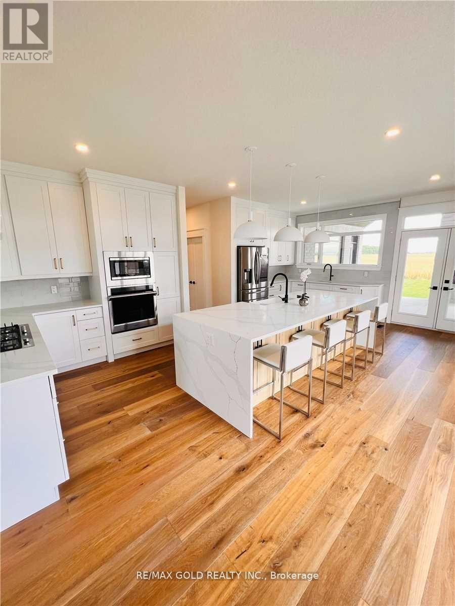 3761 Queen Street, Plympton-Wyoming, Ontario  N0N 1E0 - Photo 10 - X12742268