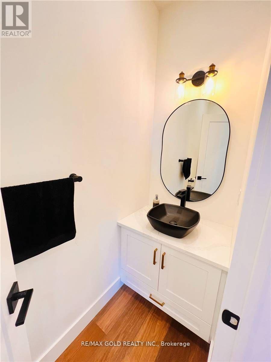 3761 Queen Street, Plympton-Wyoming, Ontario  N0N 1E0 - Photo 13 - X12742268