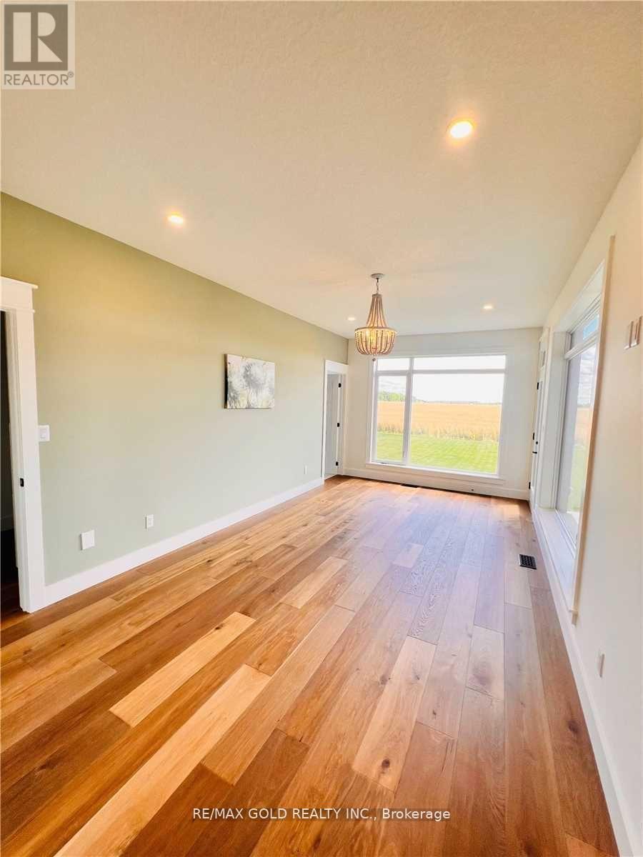 3761 Queen Street, Plympton-Wyoming, Ontario  N0N 1E0 - Photo 14 - X12742268