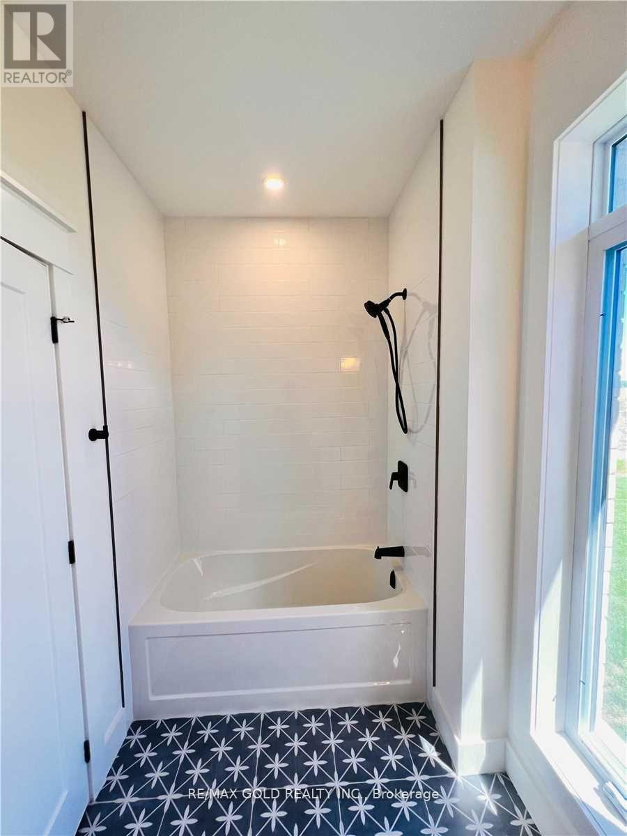 3761 Queen Street, Plympton-Wyoming, Ontario  N0N 1E0 - Photo 22 - X12742268