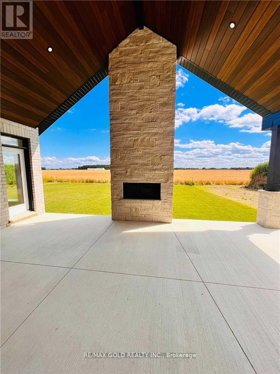 3761 Queen Street, Plympton-Wyoming, Ontario  N0N 1E0 - Photo 30 - X12742268