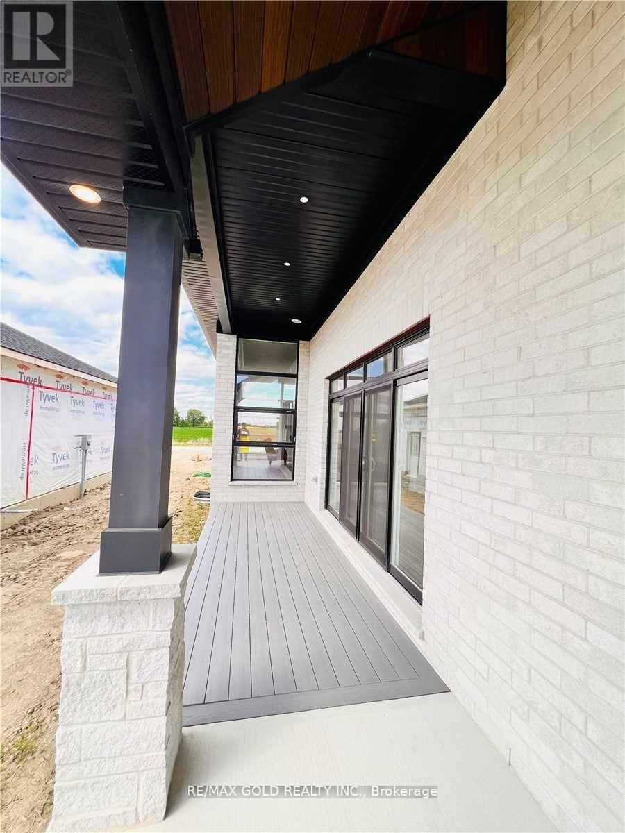 3761 Queen Street, Plympton-Wyoming, Ontario  N0N 1E0 - Photo 33 - X12742268