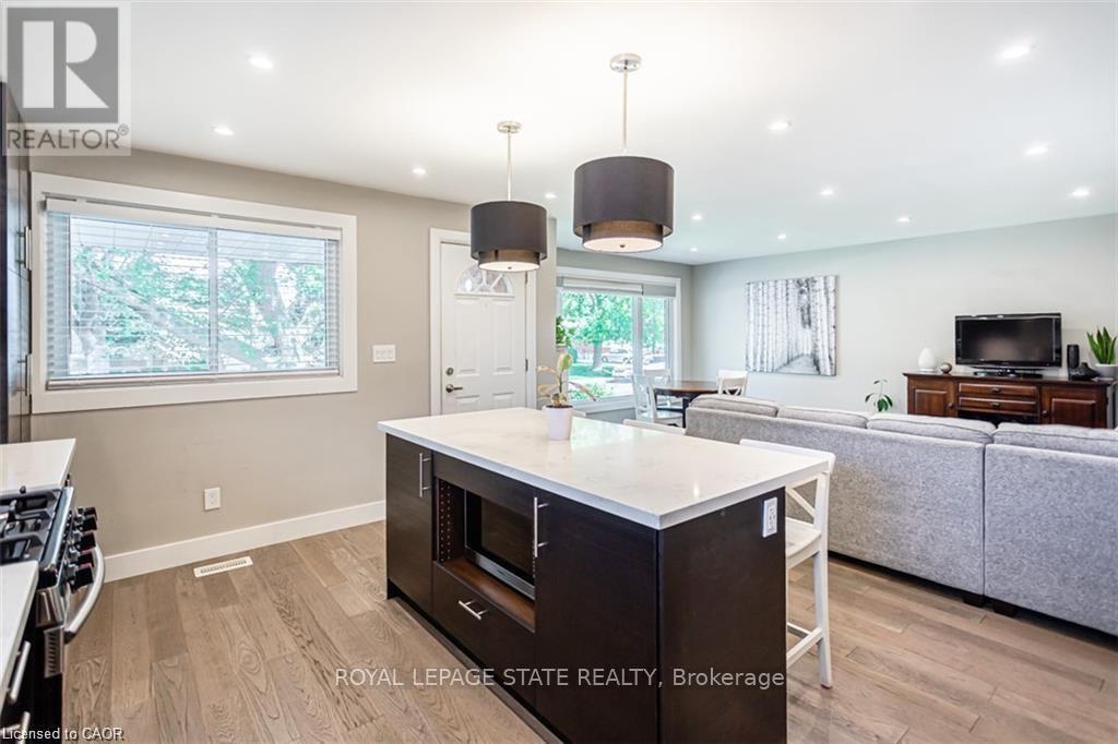 47 Atwater Crescent, Hamilton, Ontario  L9C 2E8 - Photo 5 - X12742300