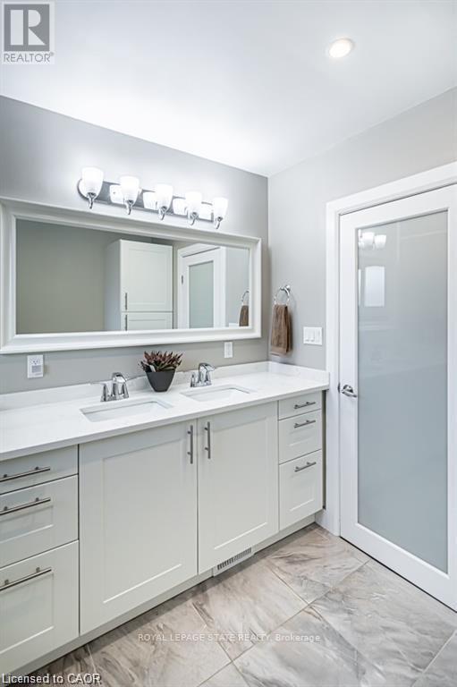 47 Atwater Crescent, Hamilton, Ontario  L9C 2E8 - Photo 9 - X12742300