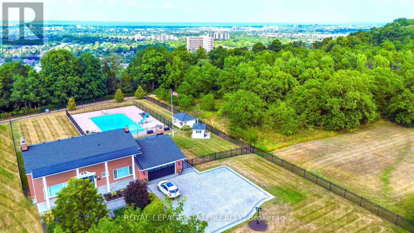 10 Azalea Court, Hamilton, Ontario  L8J 1K4 - Photo 2 - X12742372