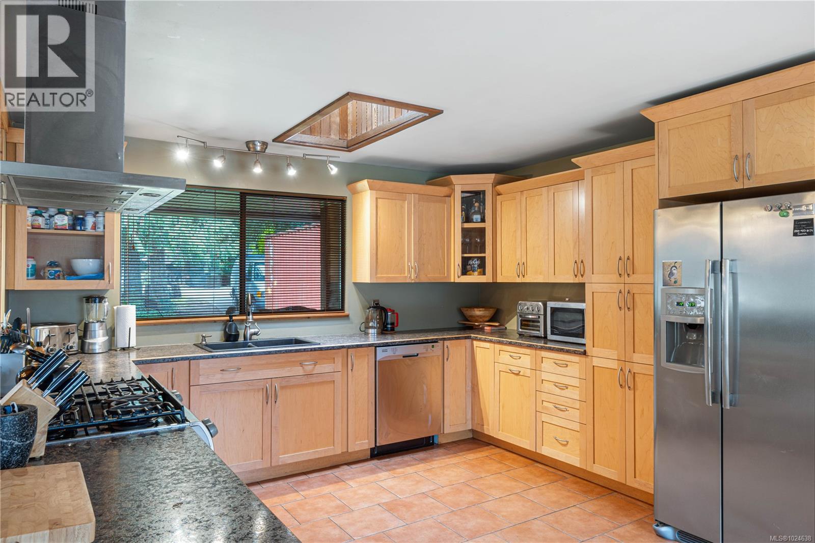 972 Woodpecker Pl, Parksville, British Columbia  V9P 1T1 - Photo 2 - 1024638