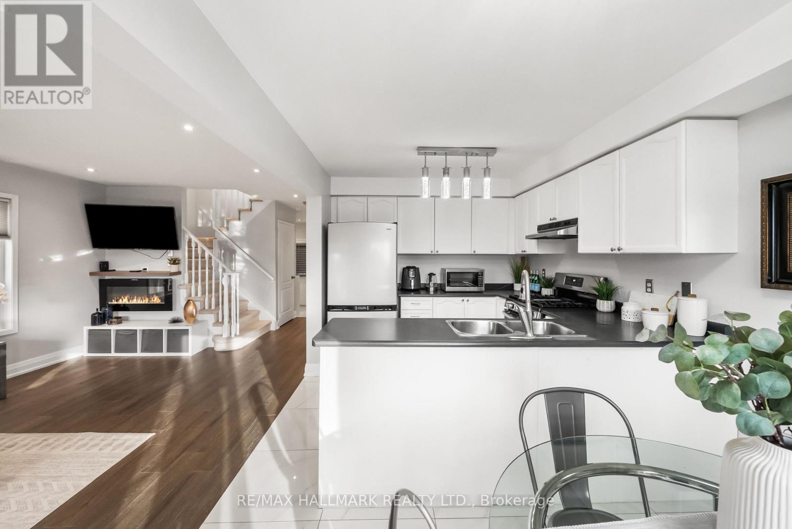 205 Bean Crescent, Ajax, Ontario  L1T 4K4 - Photo 8 - E12741888