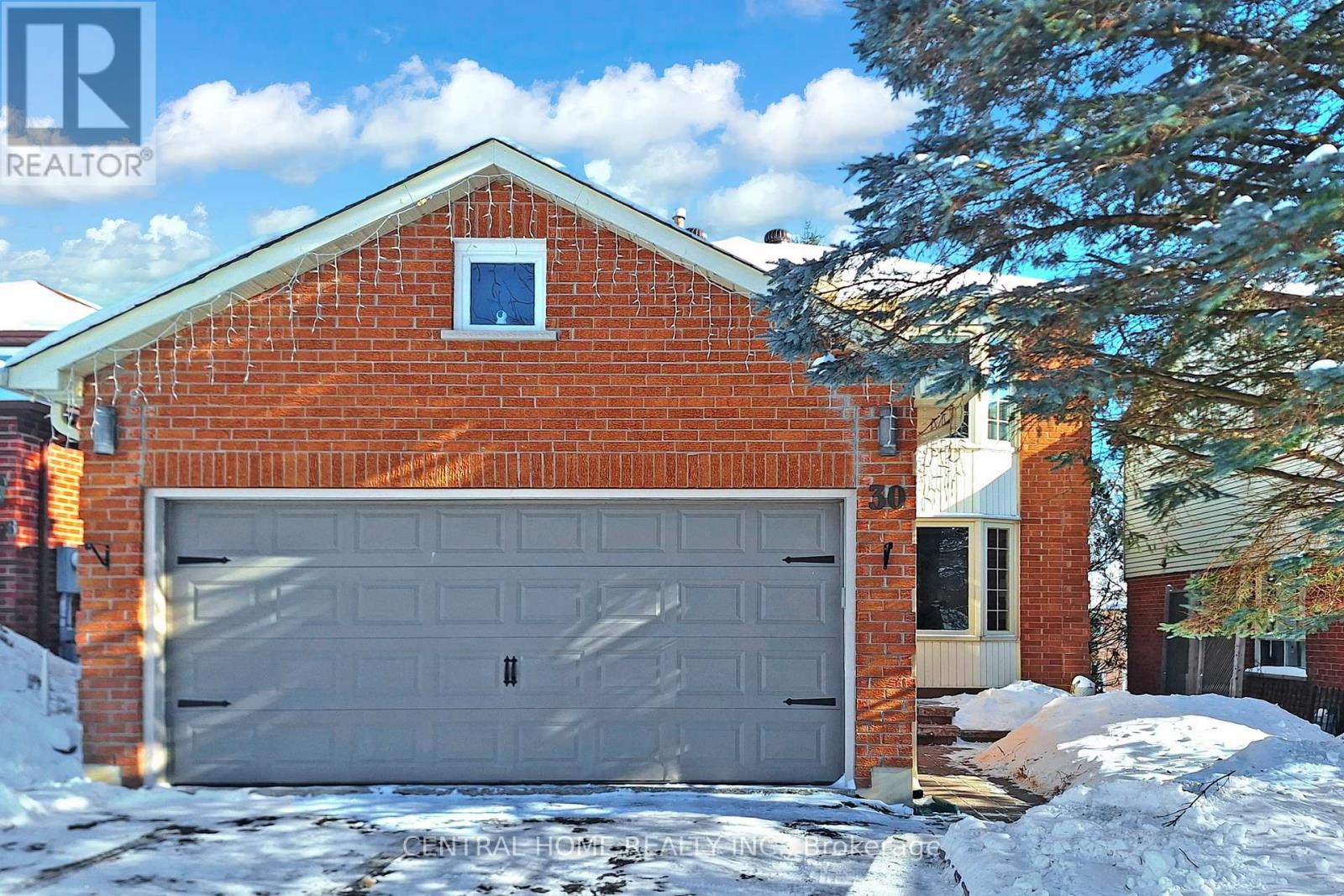 30 Moffat Crescent E, Aurora, Ontario  L4G 4Z8 - Photo 3 - N12659972