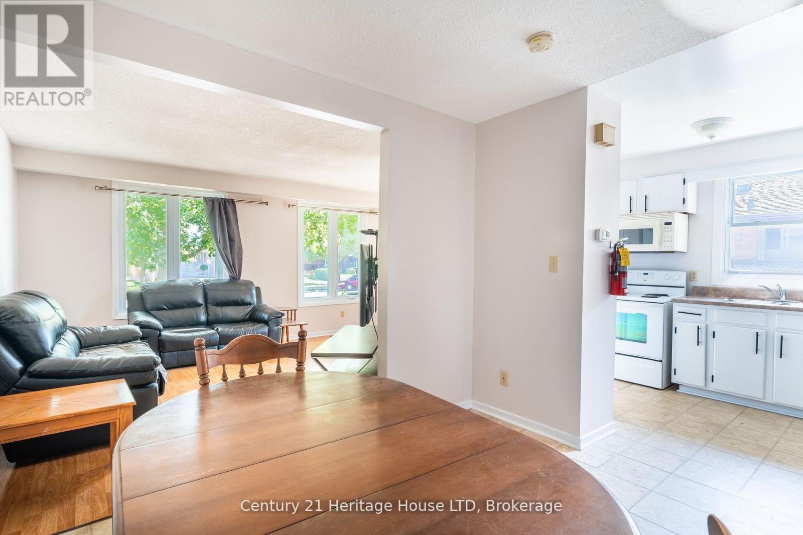 387 First Avenue, Welland, Ontario  L3C 5R3 - Photo 9 - X12742562