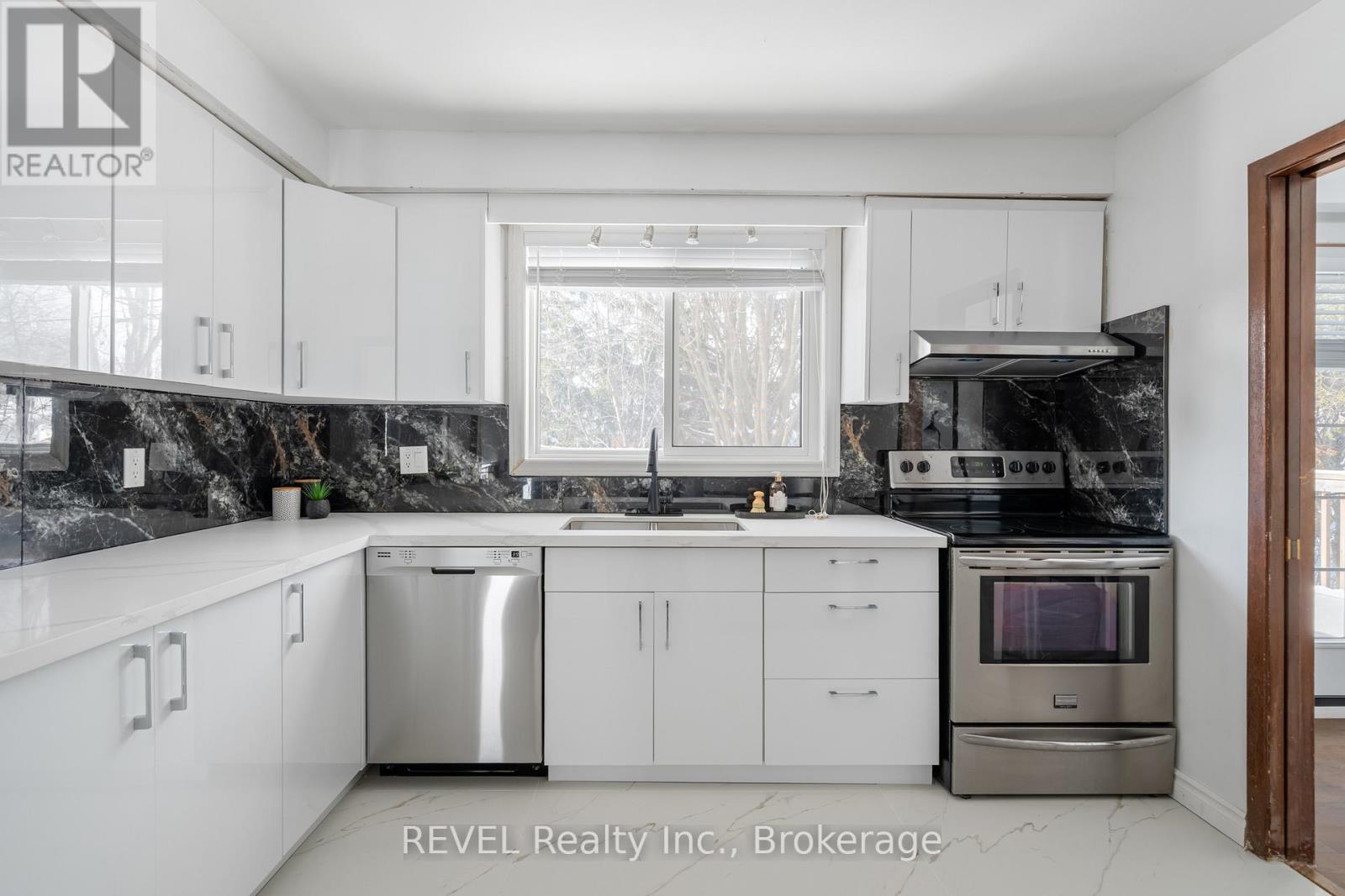 747 Parkdale Avenue, Fort Erie, Ontario  L2A 5B7 - Photo 17 - X12742638