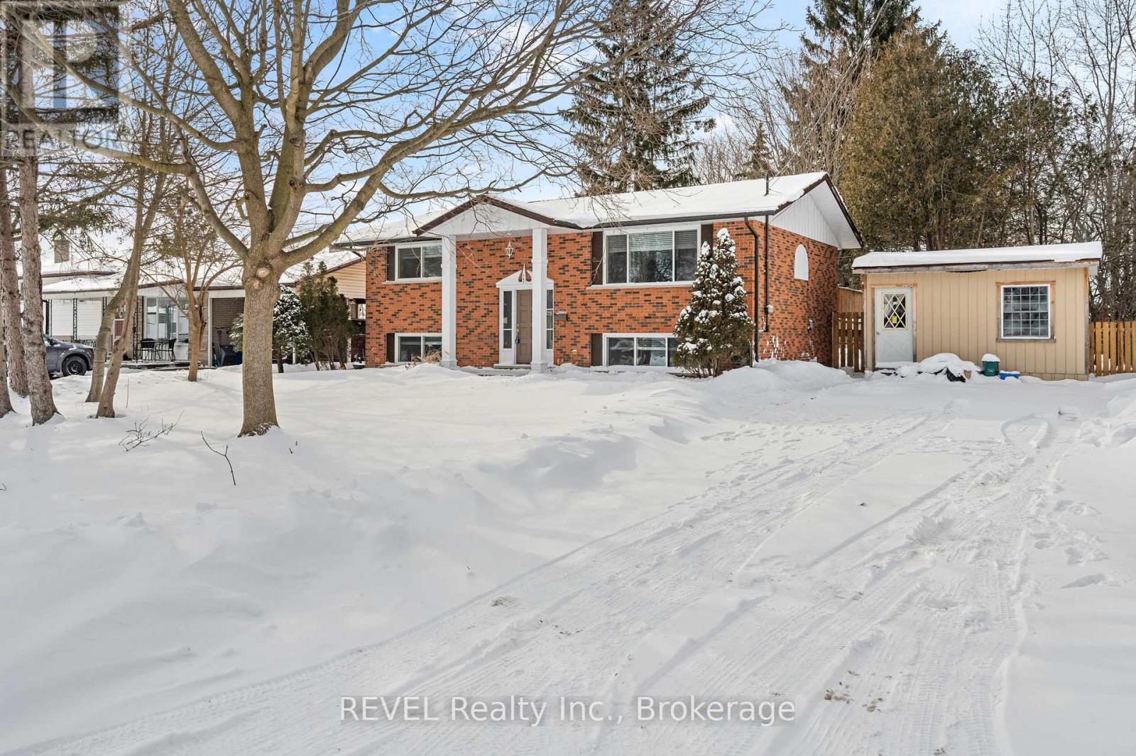 747 Parkdale Avenue, Fort Erie, Ontario  L2A 5B7 - Photo 3 - X12742638