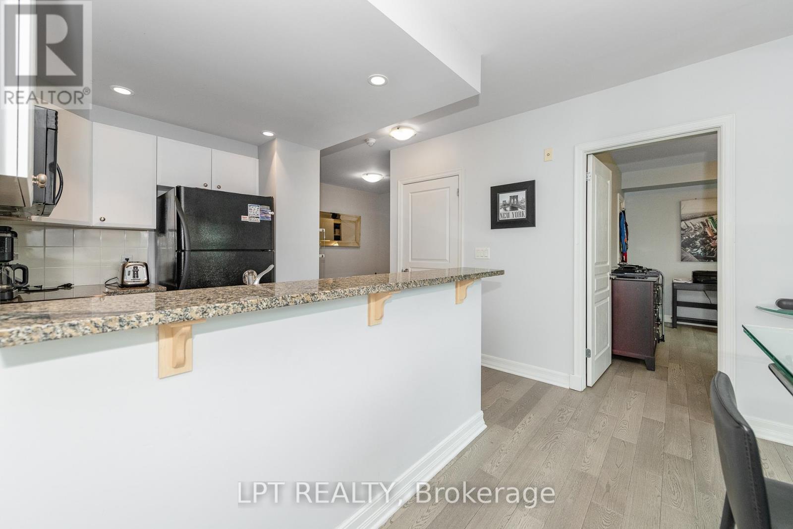 305 - 200 Besserer Street, Ottawa, Ontario  K1N 0A7 - Photo 10 - X12702488