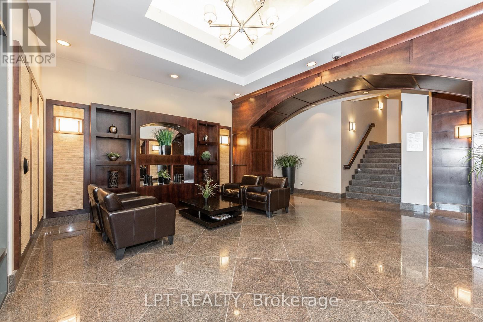 305 - 200 Besserer Street, Ottawa, Ontario  K1N 0A7 - Photo 3 - X12702488