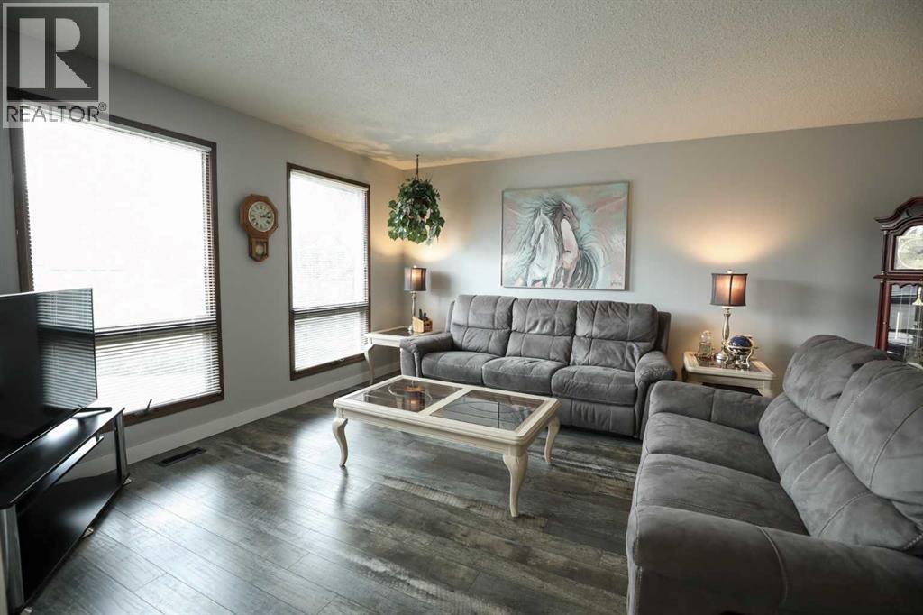 143 Barrett Drive, Red Deer, Alberta  T4R 1H3 - Photo 2 - A2267531
