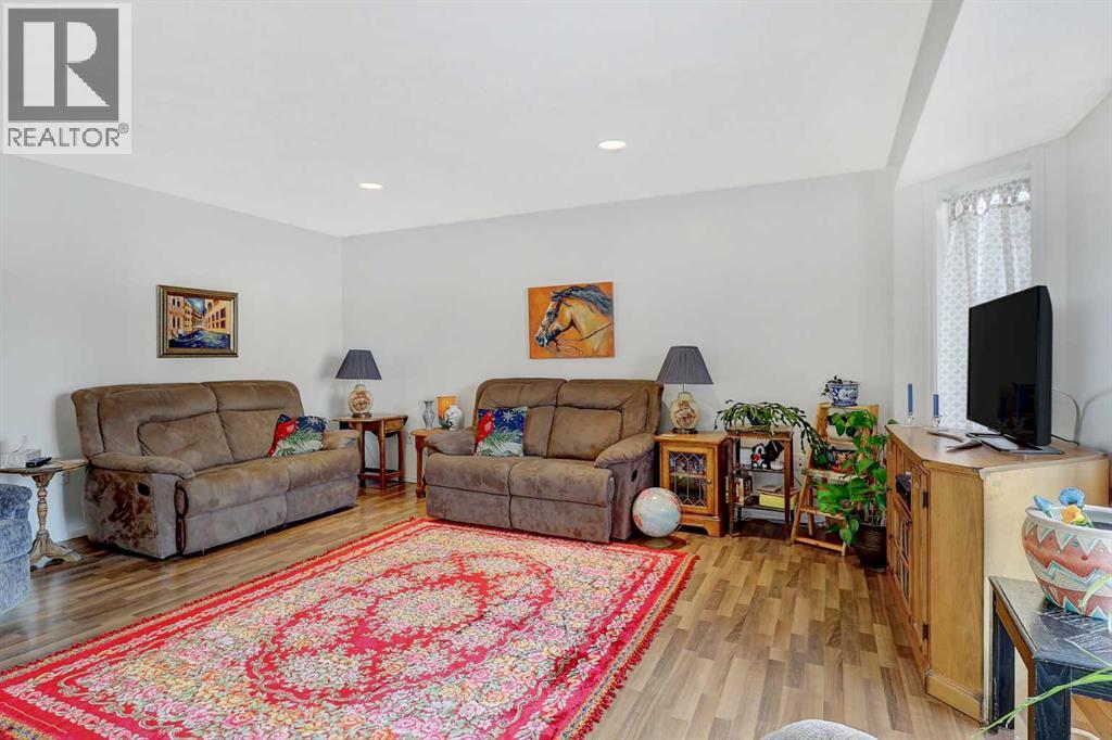 706 7 Street, Beaverlodge, Alberta  T0H 0C0 - Photo 6 - A2279799