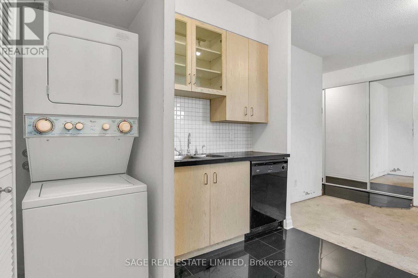 213 - 70 Alexander Street, Toronto, Ontario  M4Y 3B6 - Photo 18 - C12742604