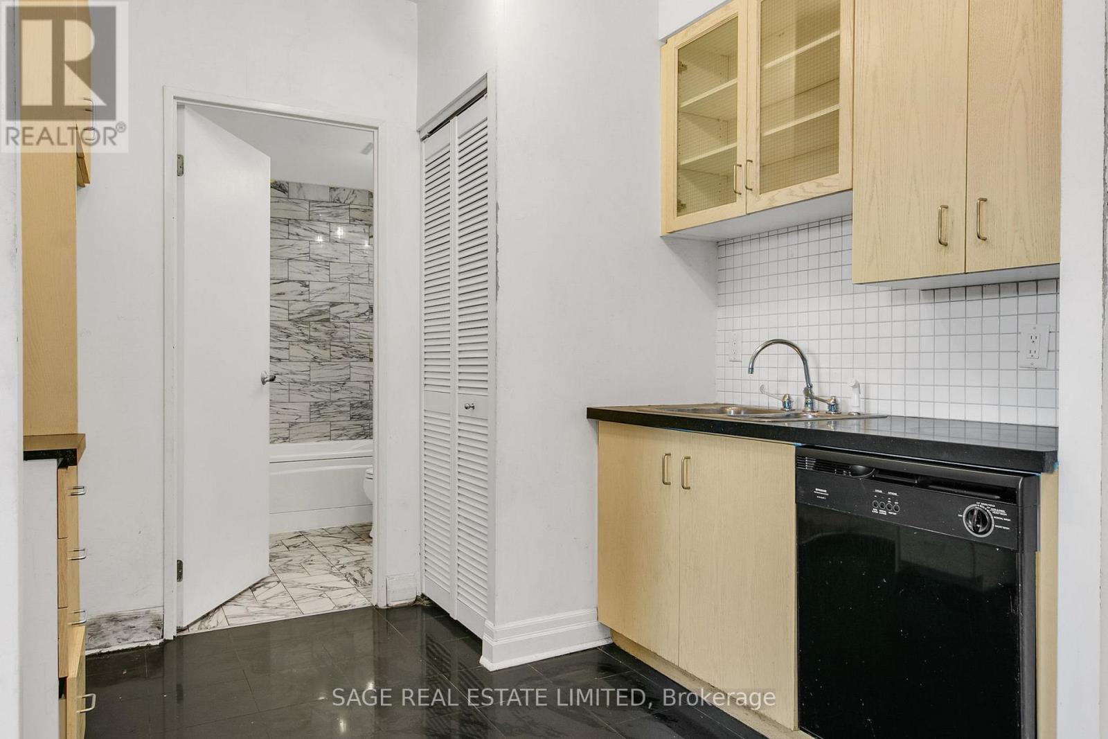 213 - 70 Alexander Street, Toronto, Ontario  M4Y 3B6 - Photo 9 - C12742604