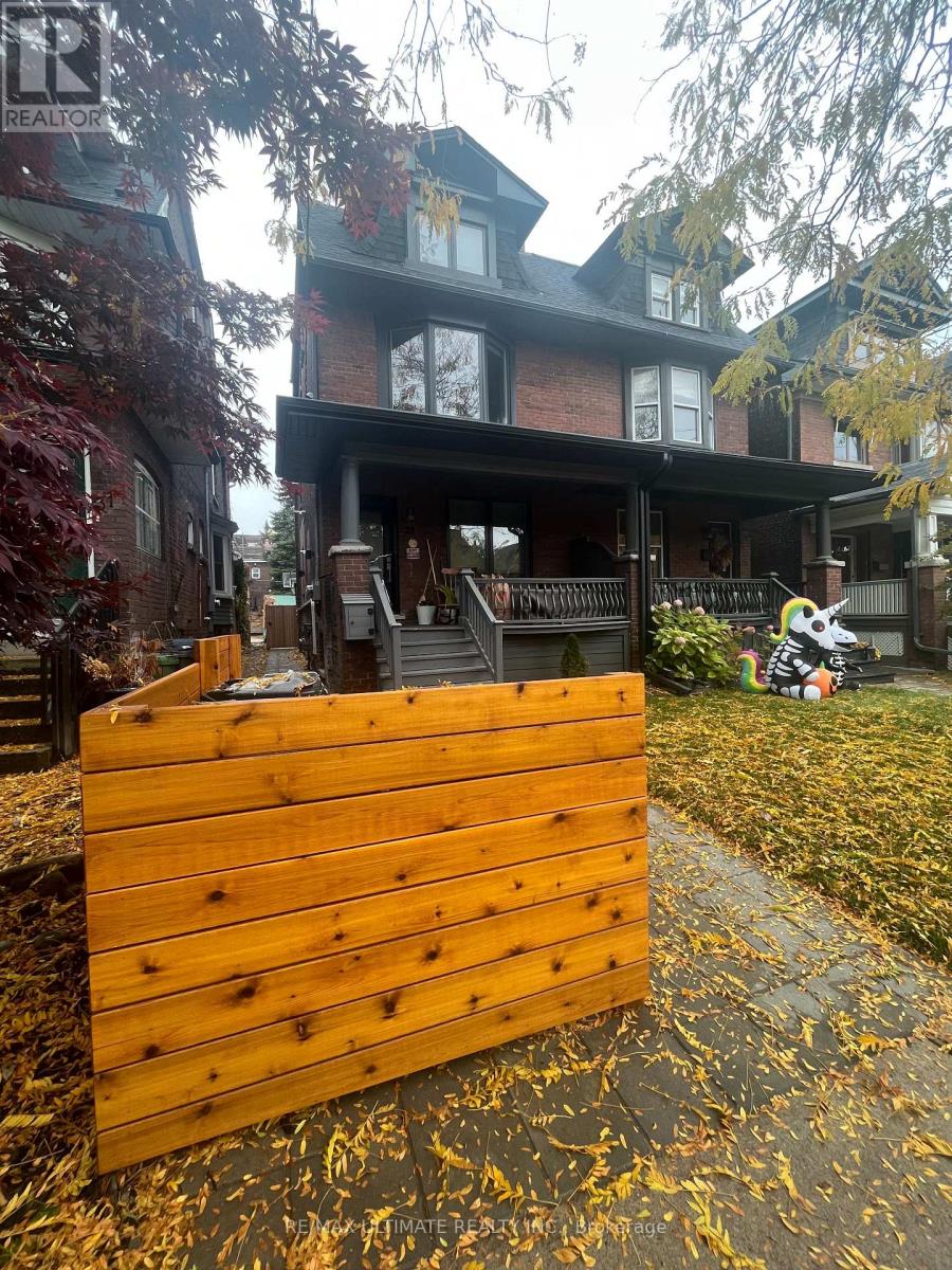 UPPER - 29 BROOKMOUNT ROAD, Toronto, Ontario