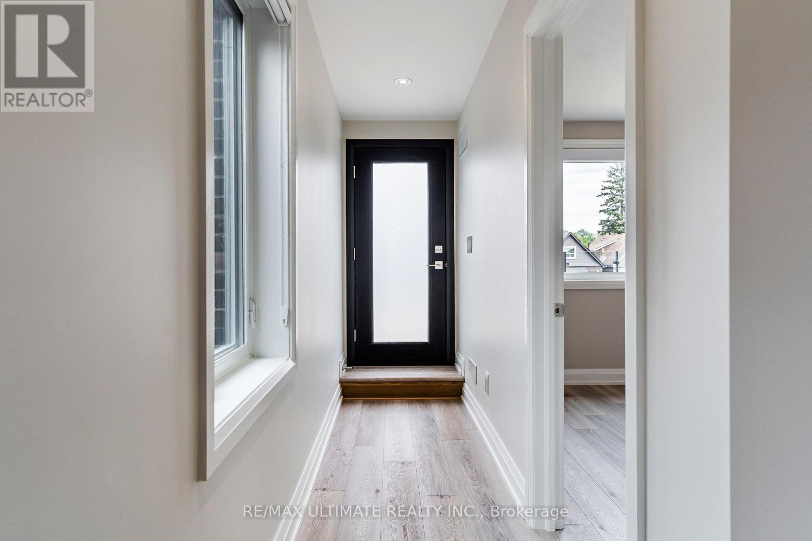 Upper - 29 Brookmount Road, Toronto, Ontario  M4L 3M9 - Photo 21 - E12742602