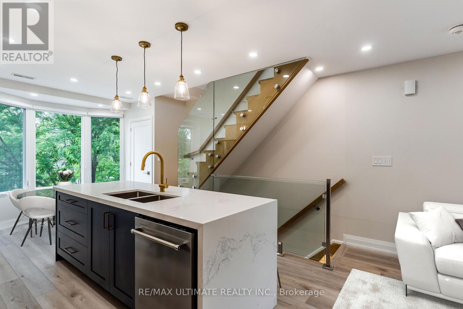 Upper - 29 Brookmount Road, Toronto, Ontario  M4L 3M9 - Photo 4 - E12742602