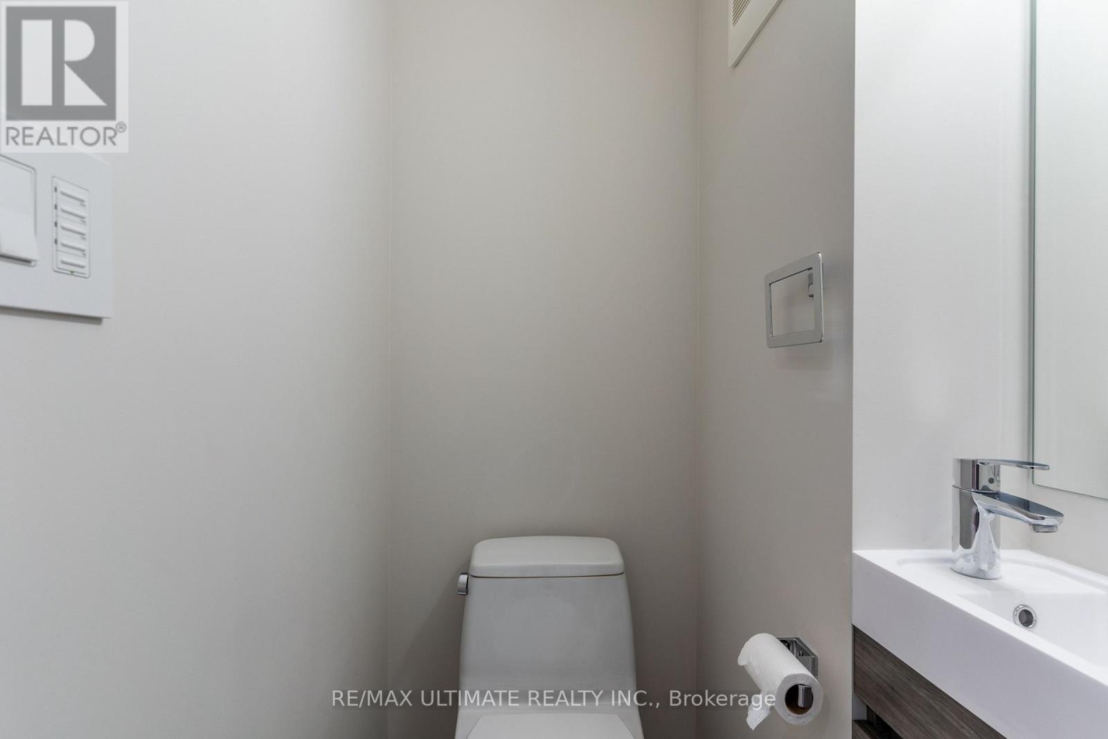 Upper - 29 Brookmount Road, Toronto, Ontario  M4L 3M9 - Photo 7 - E12742602