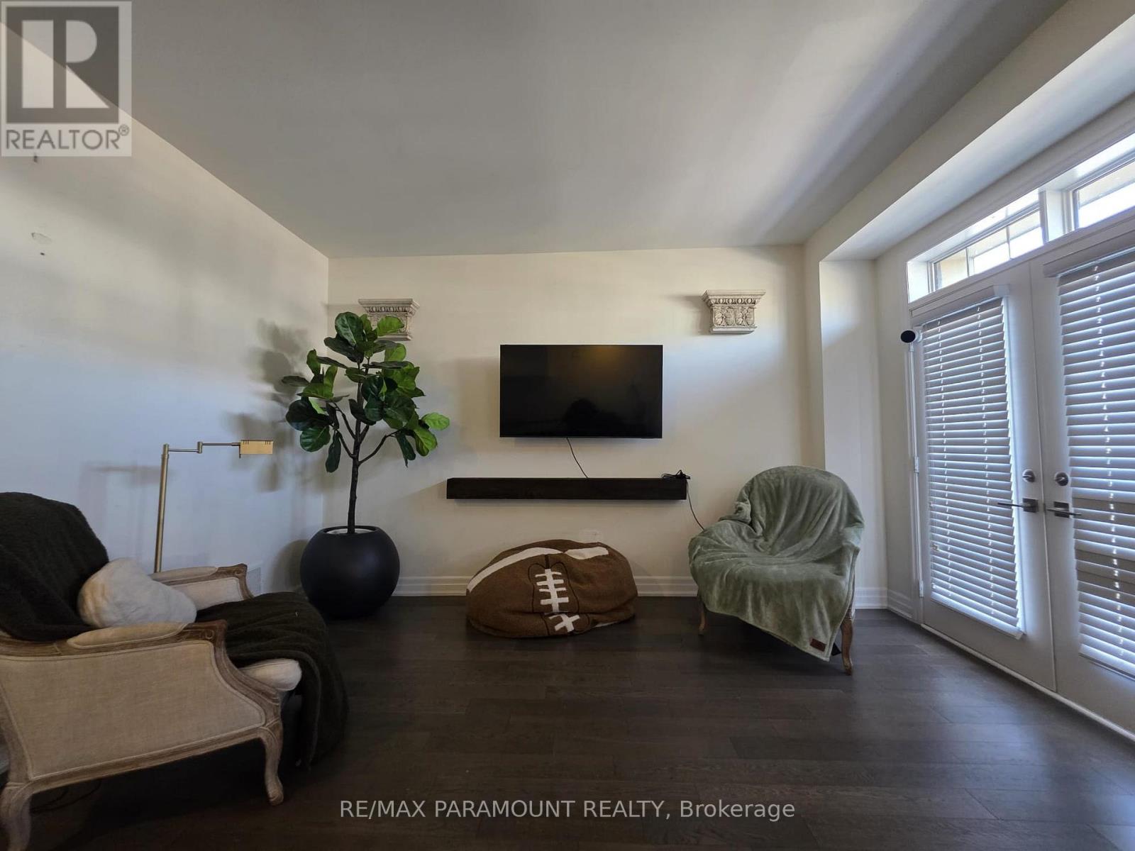 3 Vaudeville Drive, Toronto, Ontario  M8W 0B5 - Photo 8 - W12742540