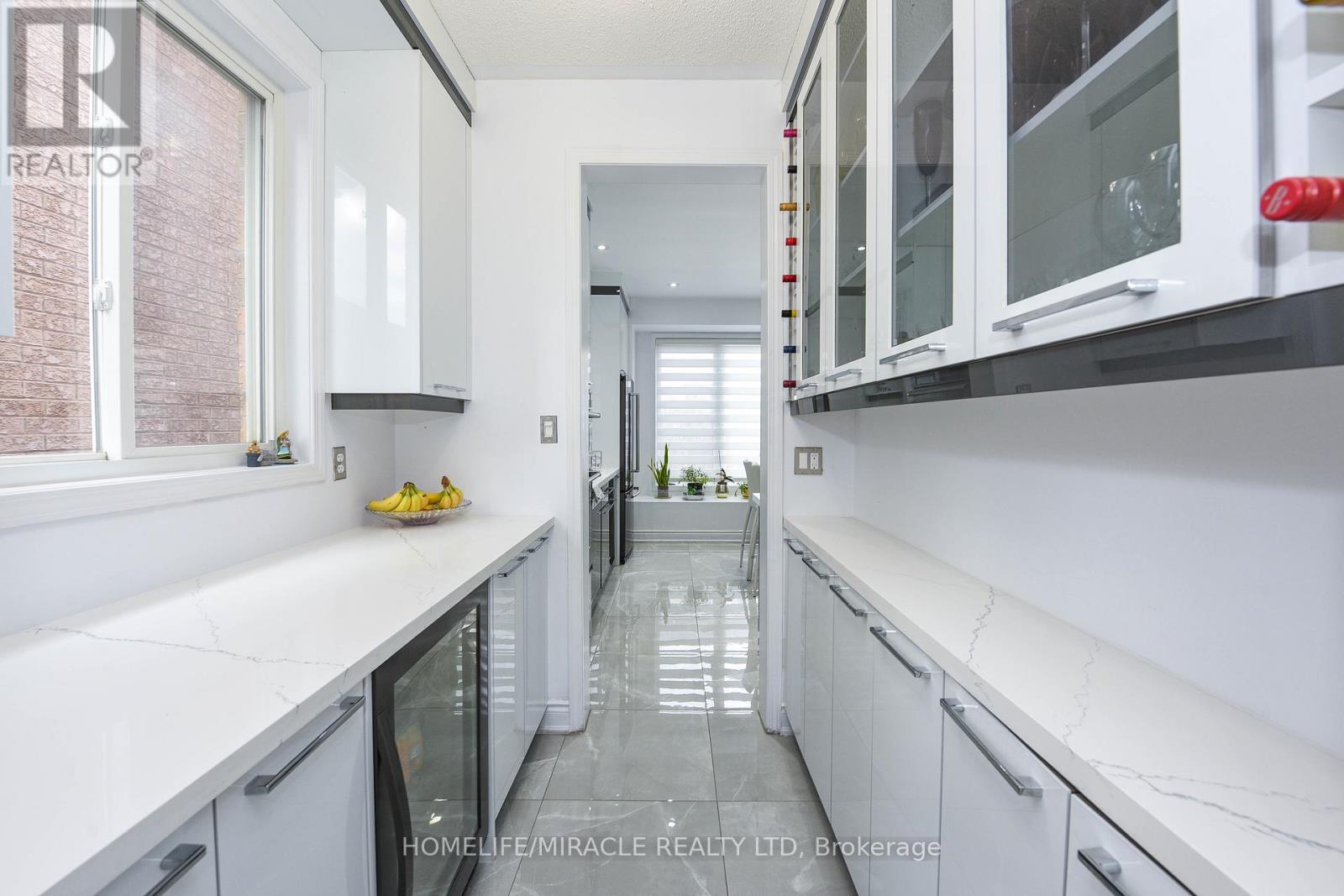 6 Mendoza Drive, Brampton, Ontario  L7A 3M3 - Photo 11 - W12742546