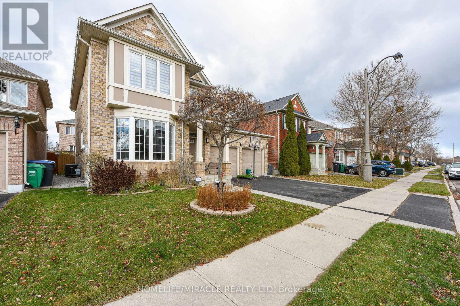 6 Mendoza Drive, Brampton, Ontario  L7A 3M3 - Photo 3 - W12742546