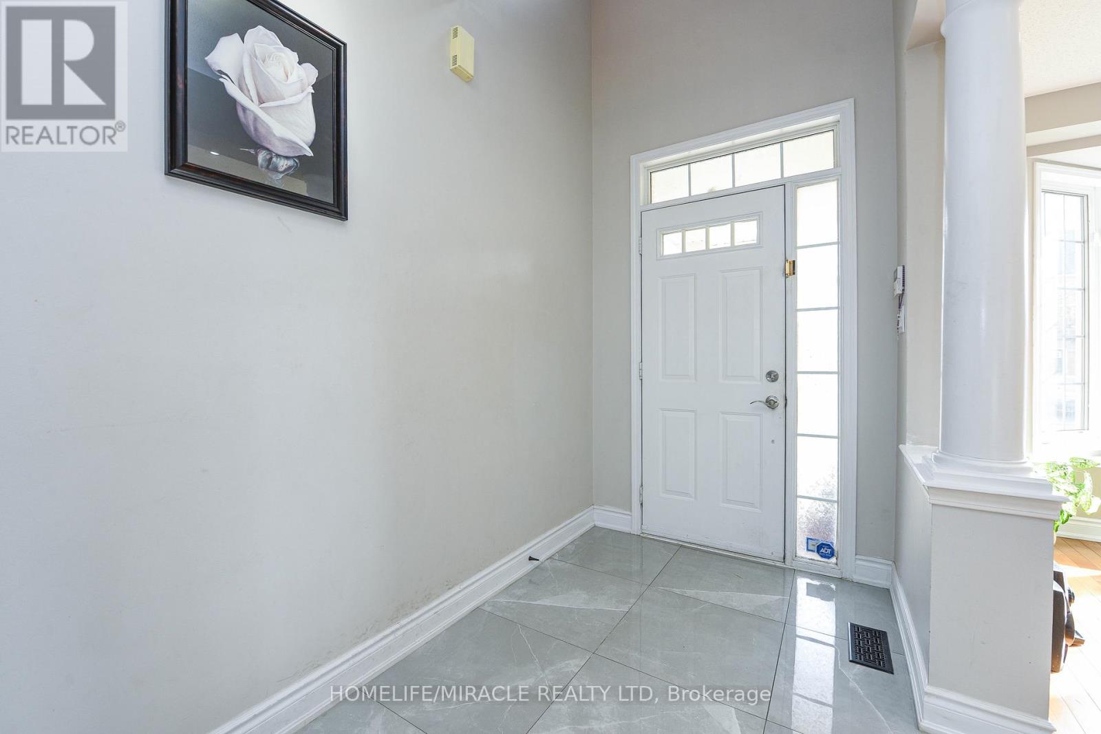 6 Mendoza Drive, Brampton, Ontario  L7A 3M3 - Photo 4 - W12742546