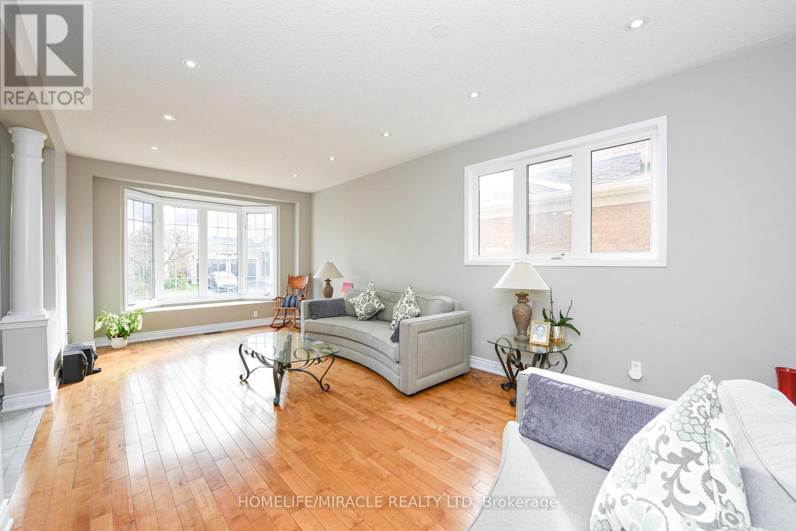 6 Mendoza Drive, Brampton, Ontario  L7A 3M3 - Photo 5 - W12742546