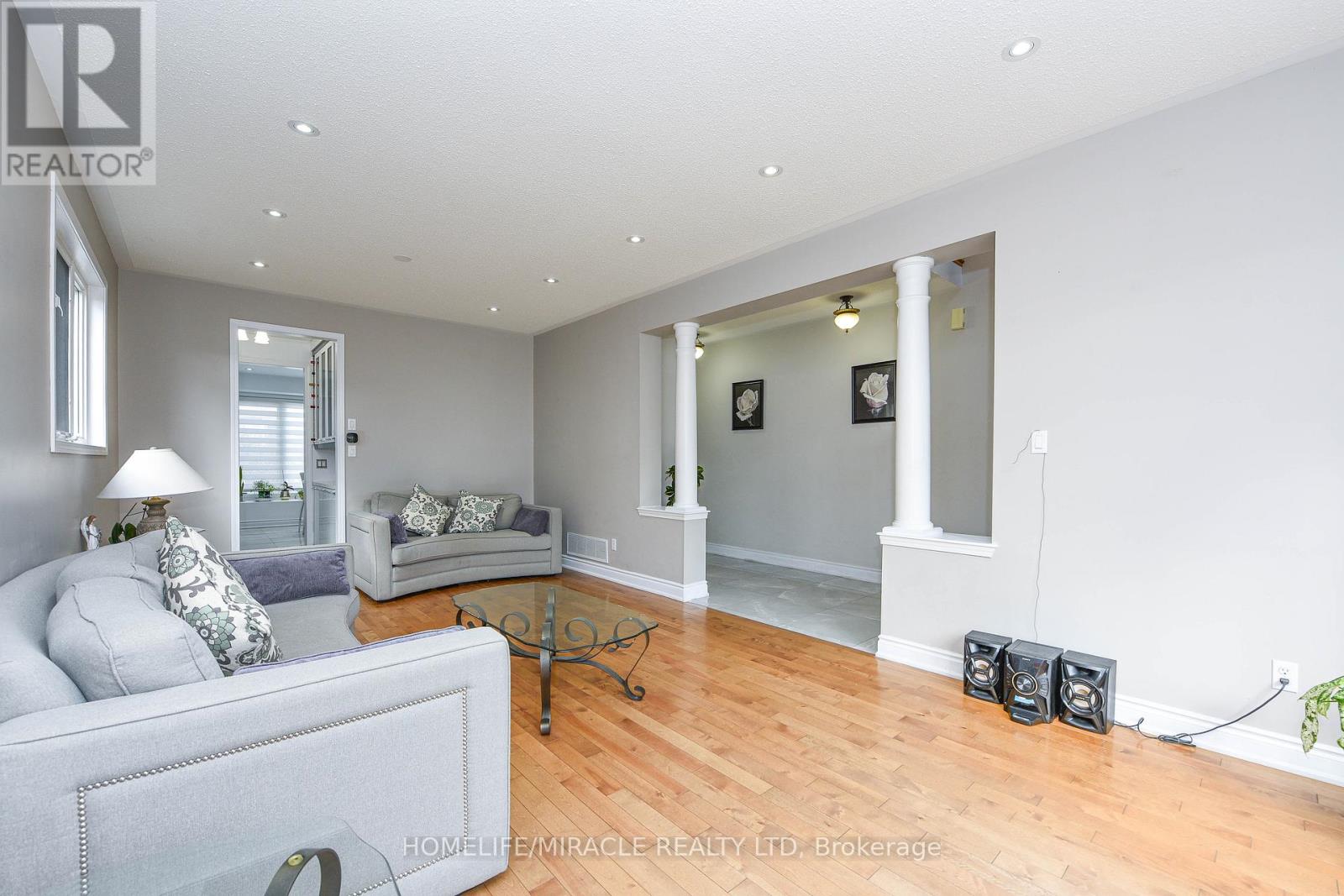 6 Mendoza Drive, Brampton, Ontario  L7A 3M3 - Photo 7 - W12742546