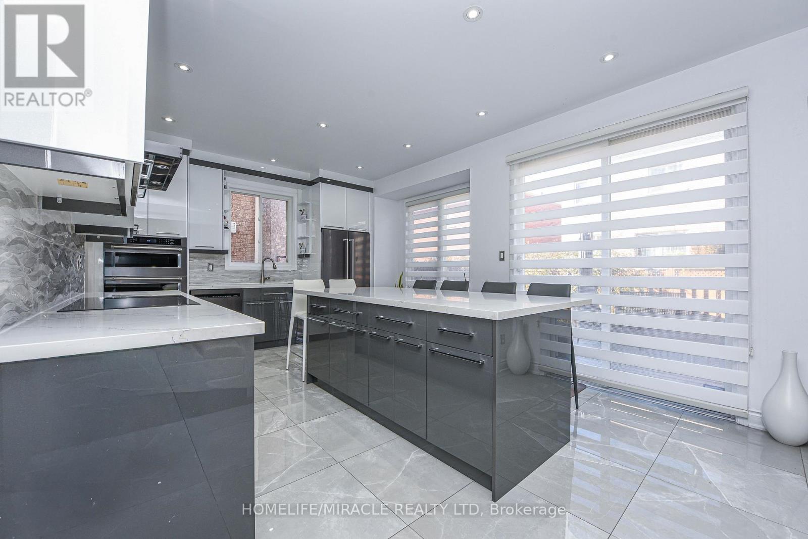 6 Mendoza Drive, Brampton, Ontario  L7A 3M3 - Photo 9 - W12742546