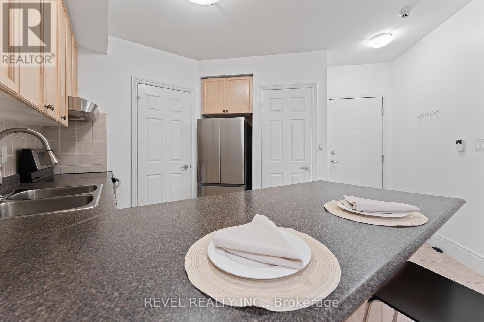 1101 - 3880 Duke Of York Boulevard, Mississauga, Ontario  L5B 4M7 - Photo 11 - W12742556