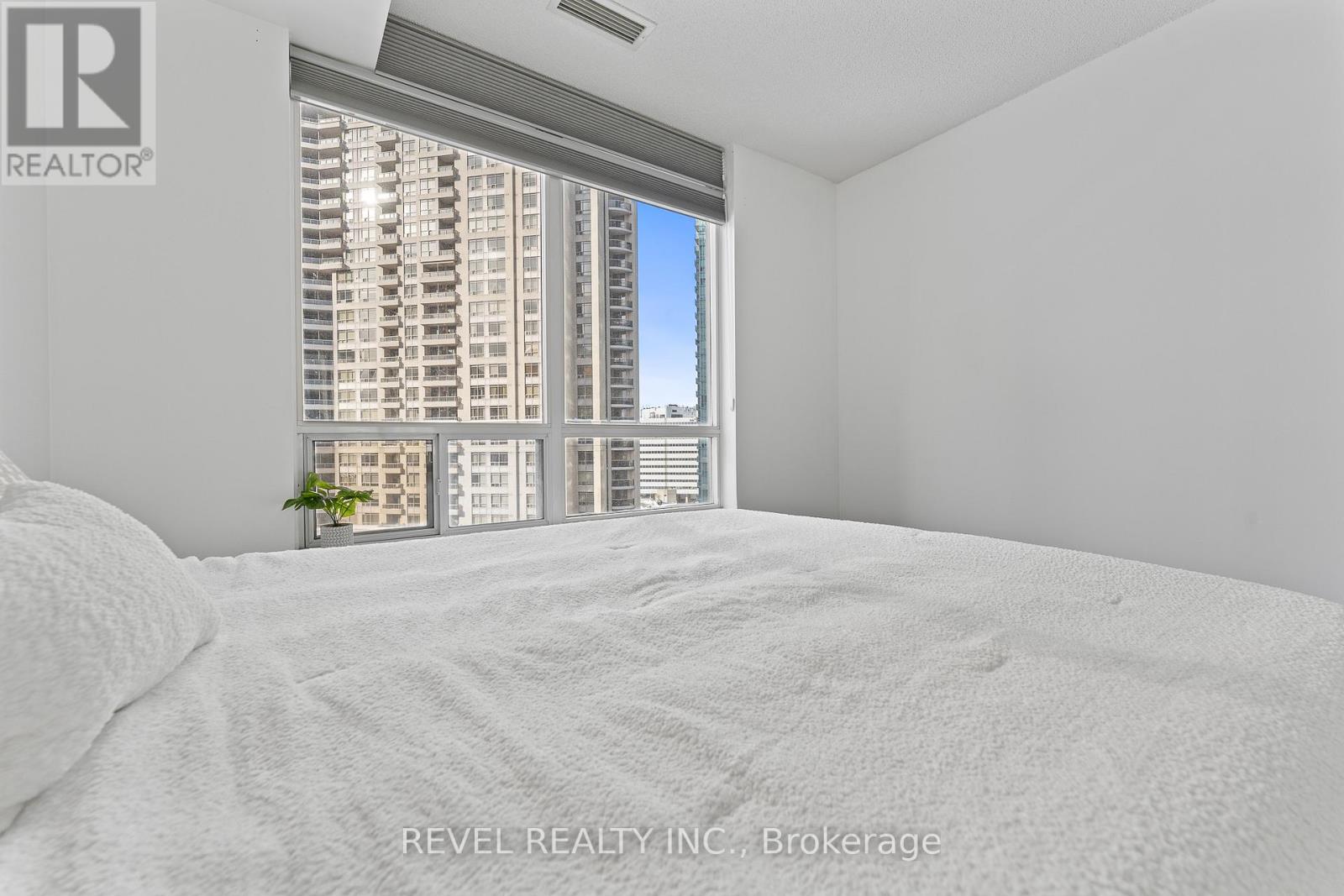 1101 - 3880 Duke Of York Boulevard, Mississauga, Ontario  L5B 4M7 - Photo 13 - W12742556