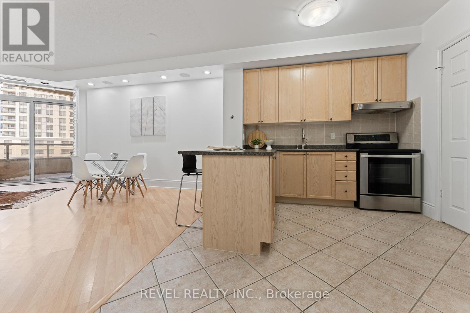 1101 - 3880 Duke Of York Boulevard, Mississauga, Ontario  L5B 4M7 - Photo 6 - W12742556