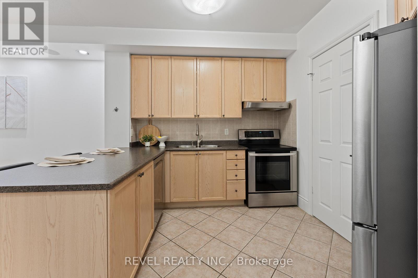 1101 - 3880 Duke Of York Boulevard, Mississauga, Ontario  L5B 4M7 - Photo 8 - W12742556