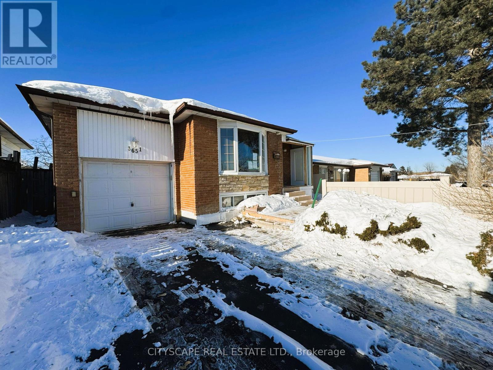 3651 Brandon Gate Drive, Mississauga, Ontario  L4T 3E4 - Photo 2 - W12742560