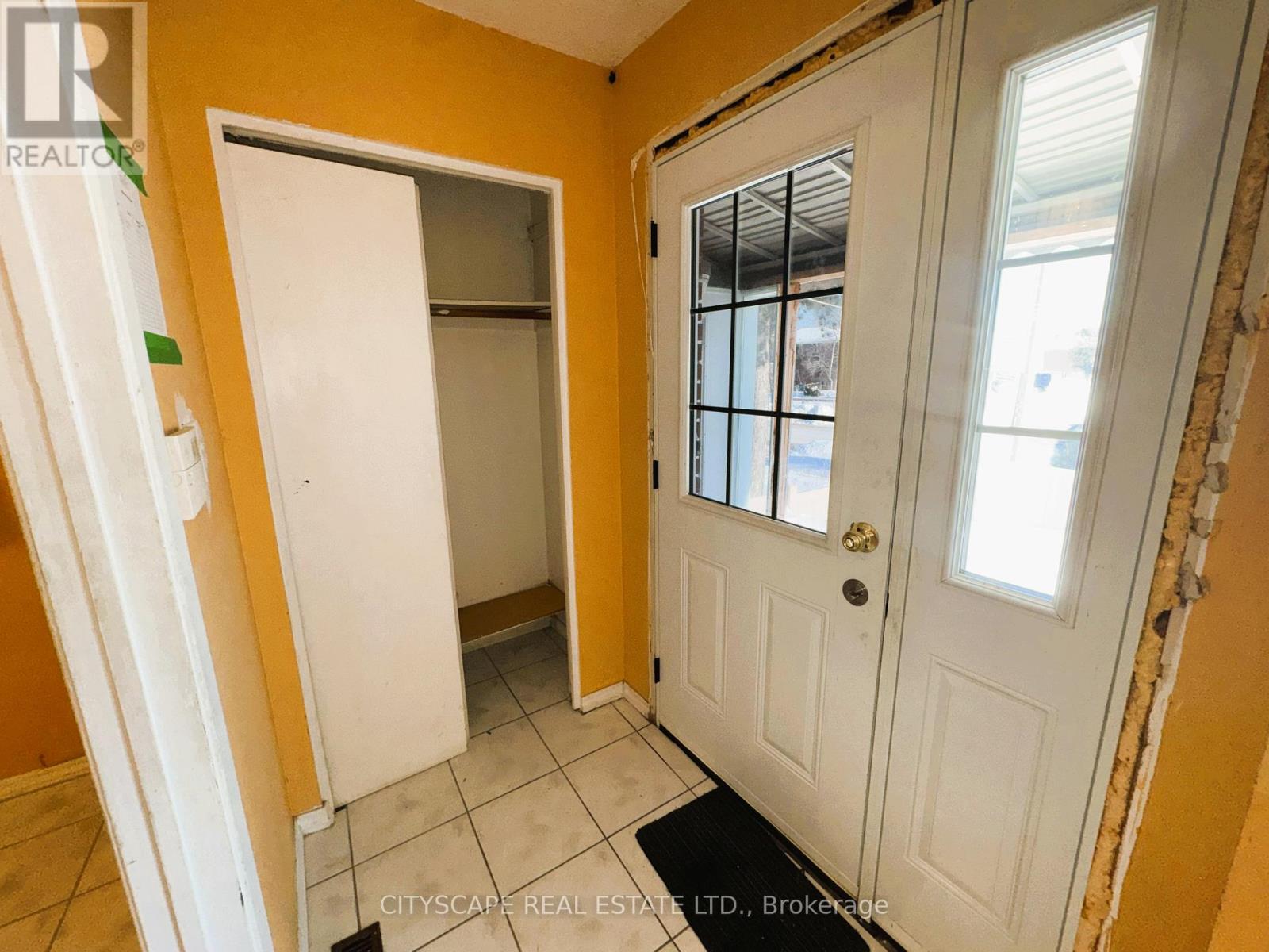 3651 Brandon Gate Drive, Mississauga, Ontario  L4T 3E4 - Photo 4 - W12742560