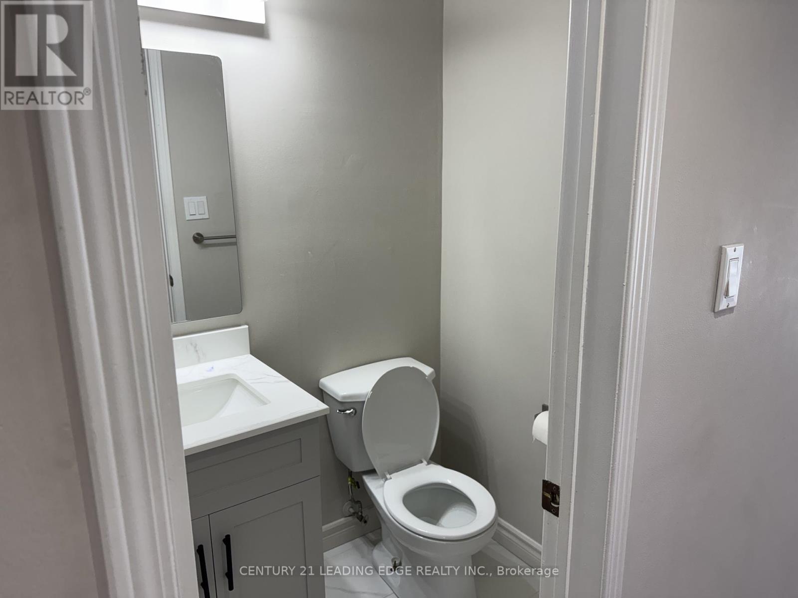 7610 Black Walnut Trail, Mississauga, Ontario  L5N 8A7 - Photo 4 - W12742570