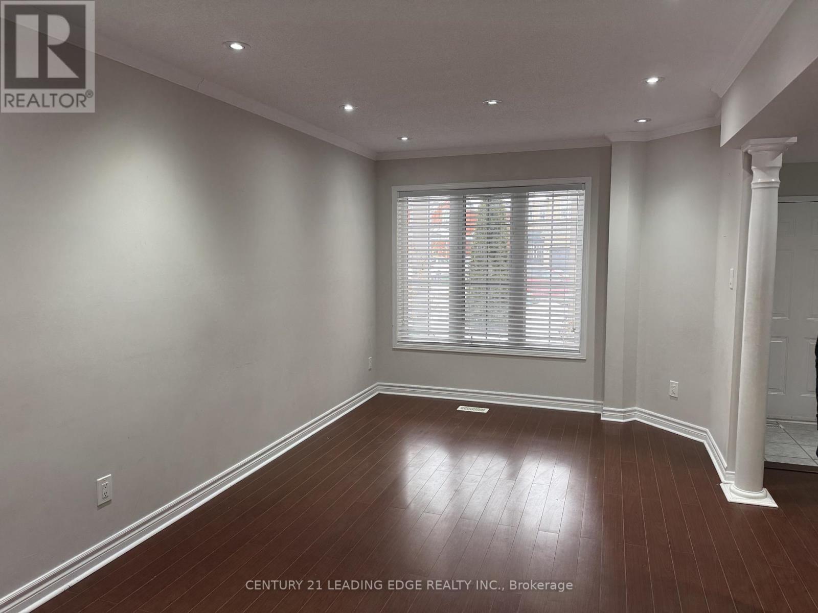 7610 Black Walnut Trail, Mississauga, Ontario  L5N 8A7 - Photo 5 - W12742570