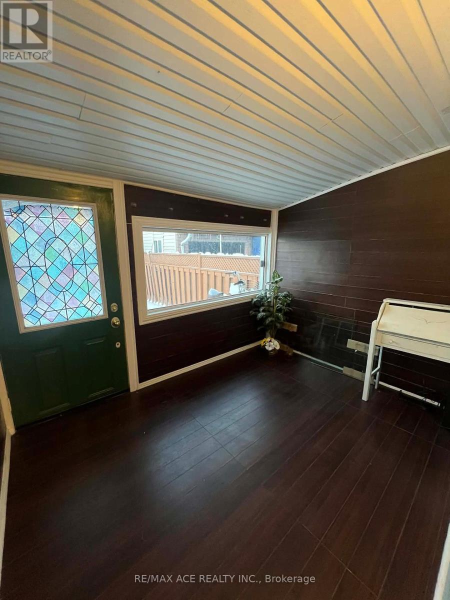 12 Mahoney Avenue, Toronto, Ontario  M6M 2H4 - Photo 13 - W12742582