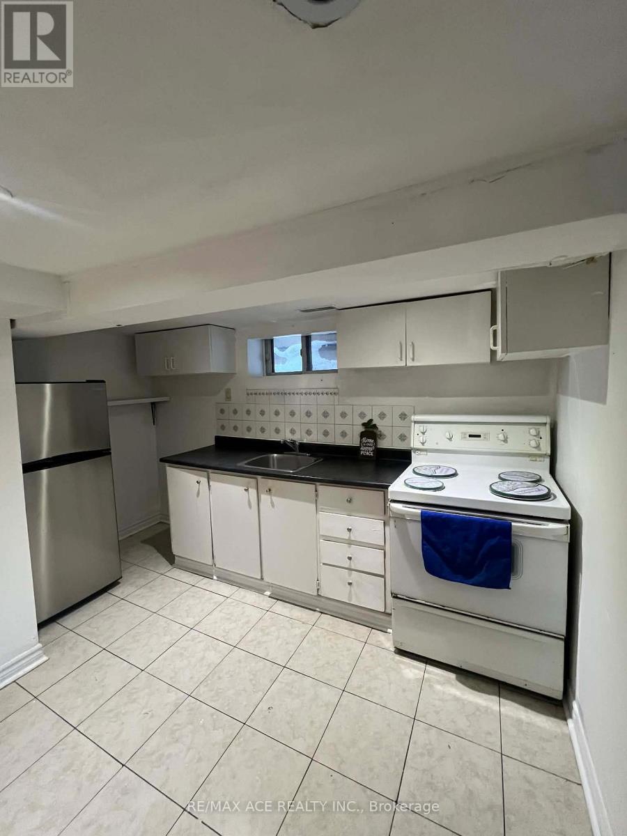 12 Mahoney Avenue, Toronto, Ontario  M6M 2H4 - Photo 18 - W12742582