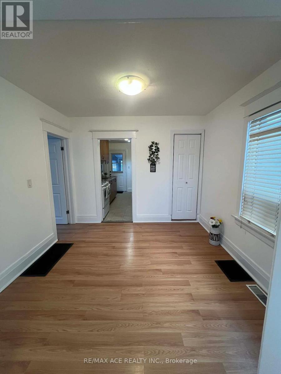 12 Mahoney Avenue, Toronto, Ontario  M6M 2H4 - Photo 7 - W12742582