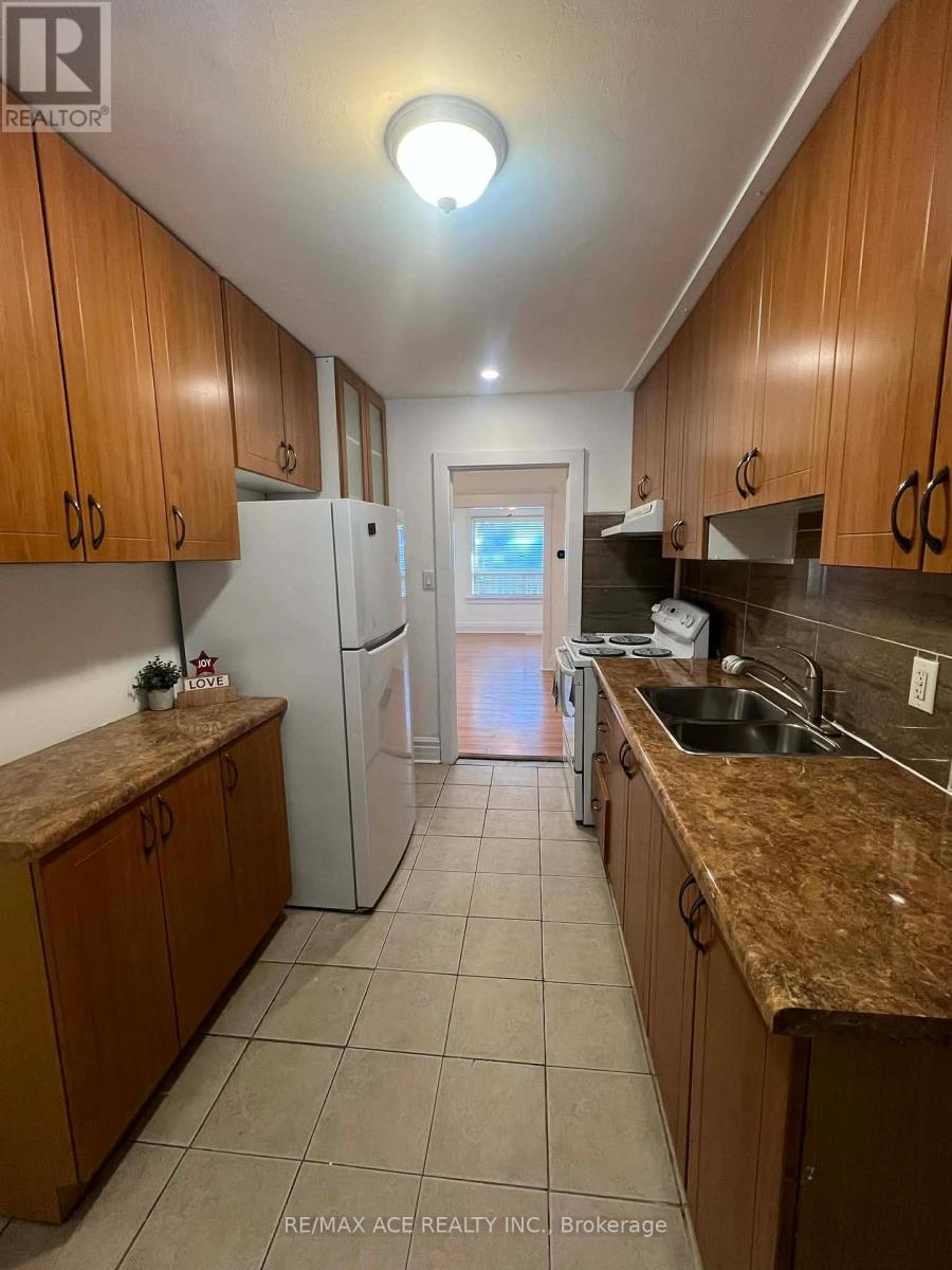 12 Mahoney Avenue, Toronto, Ontario  M6M 2H4 - Photo 8 - W12742582