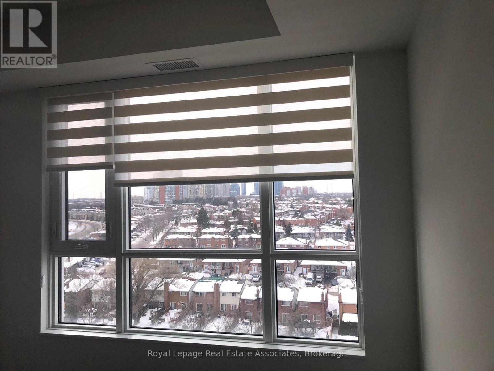 1004 - 202 Burnhamthorpe Road E, Mississauga, Ontario  L5A 4L4 - Photo 2 - W12742612