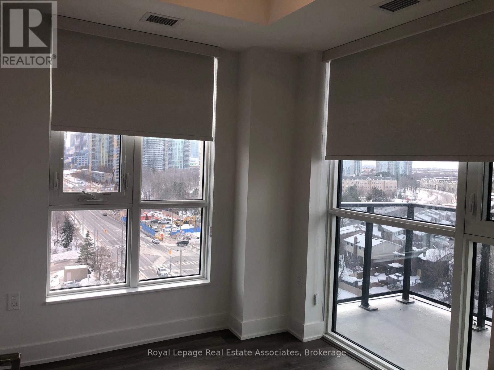 1004 - 202 Burnhamthorpe Road E, Mississauga, Ontario  L5A 4L4 - Photo 3 - W12742612