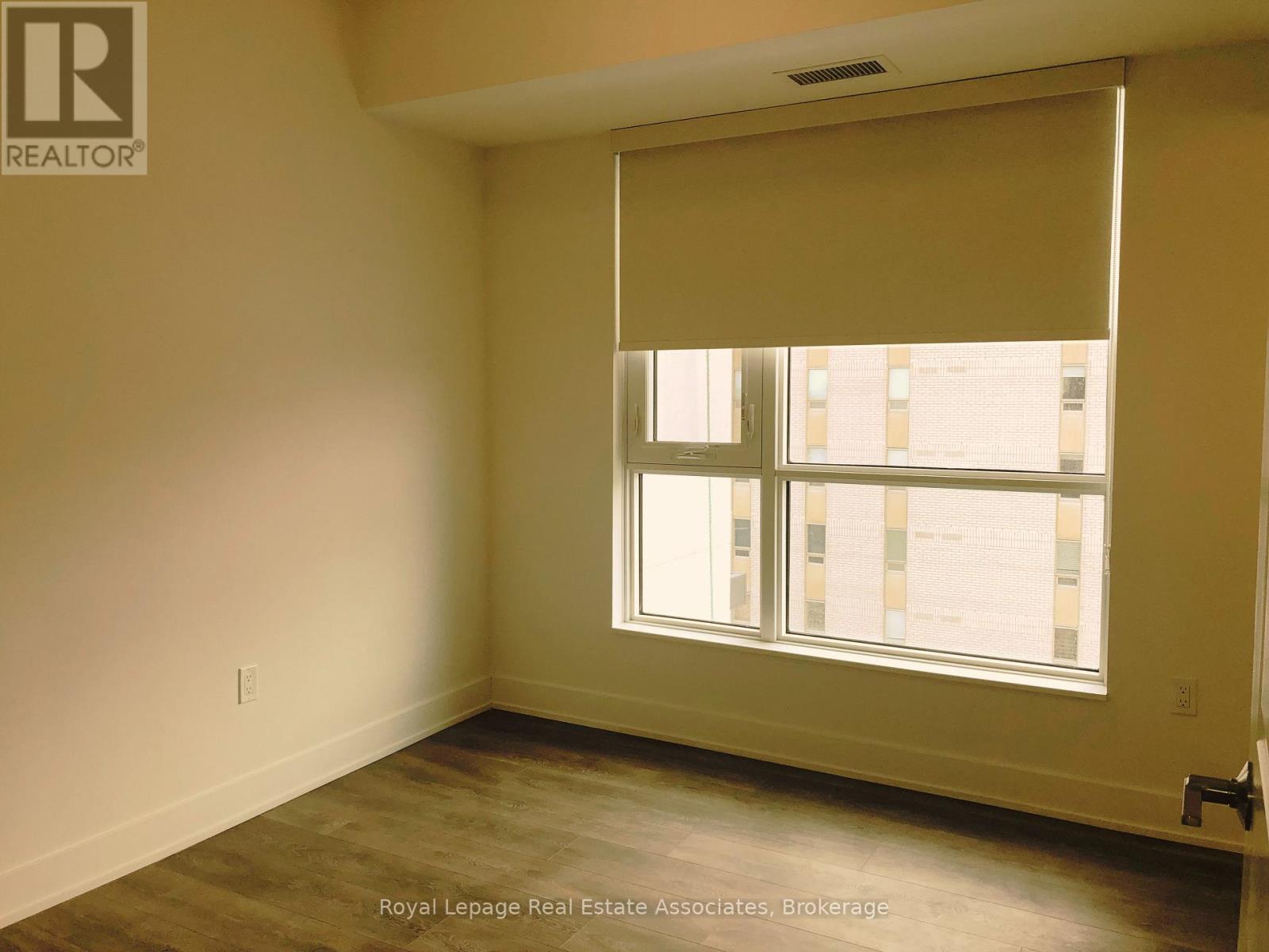 1004 - 202 Burnhamthorpe Road E, Mississauga, Ontario  L5A 4L4 - Photo 4 - W12742612