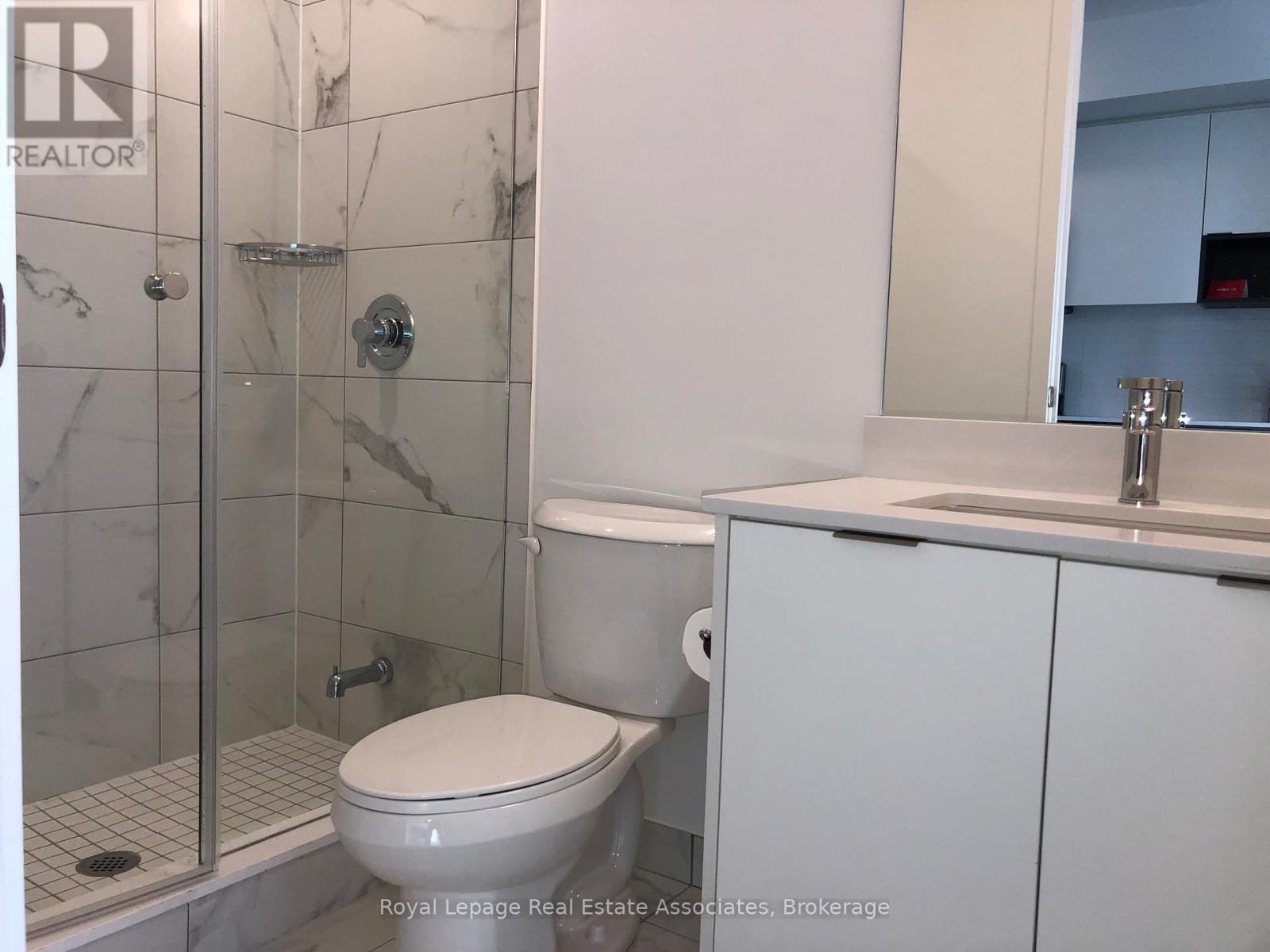 1004 - 202 Burnhamthorpe Road E, Mississauga, Ontario  L5A 4L4 - Photo 6 - W12742612